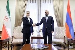 رایزنی تلفنی عراقچی و میرزویان درباره صلح باکو و ایروان
