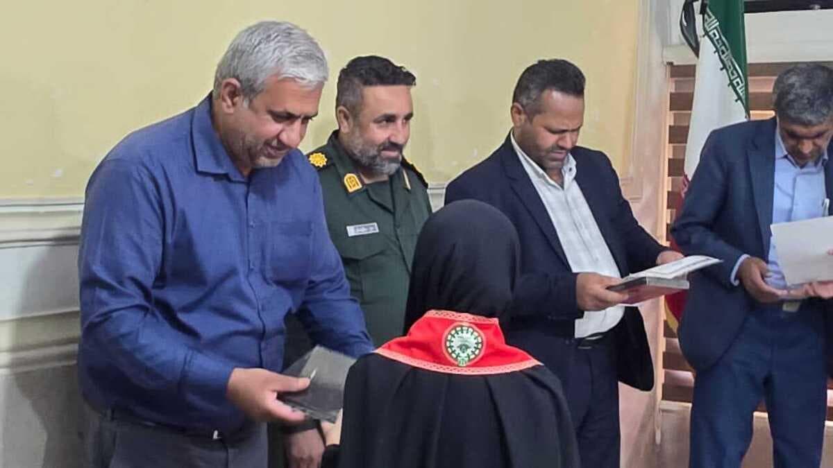 از خبرنگاران حاجی‌آباد در روز خبرنگار تجلیل شد