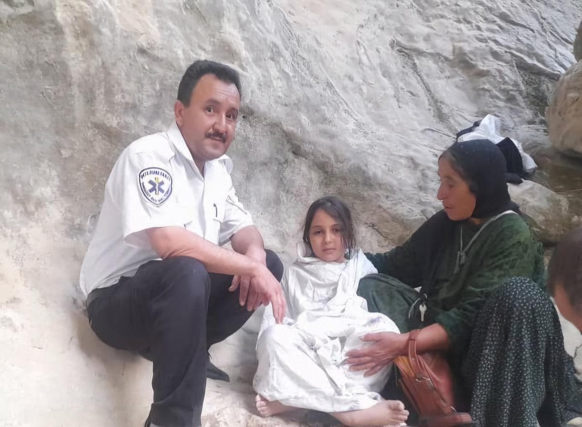 نجات سه مددجوی غیربومی گرفتار در آب‌های دمکره دشتروم توسط پرسنل ایثارگر اورژانس ۱۱۵