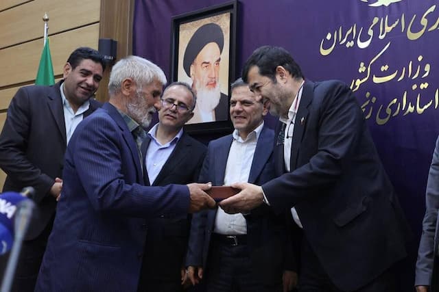 تقدیر وزیر ورزش از خانواده شهدای ورزشکار و قوی‌ترین مرد جهان