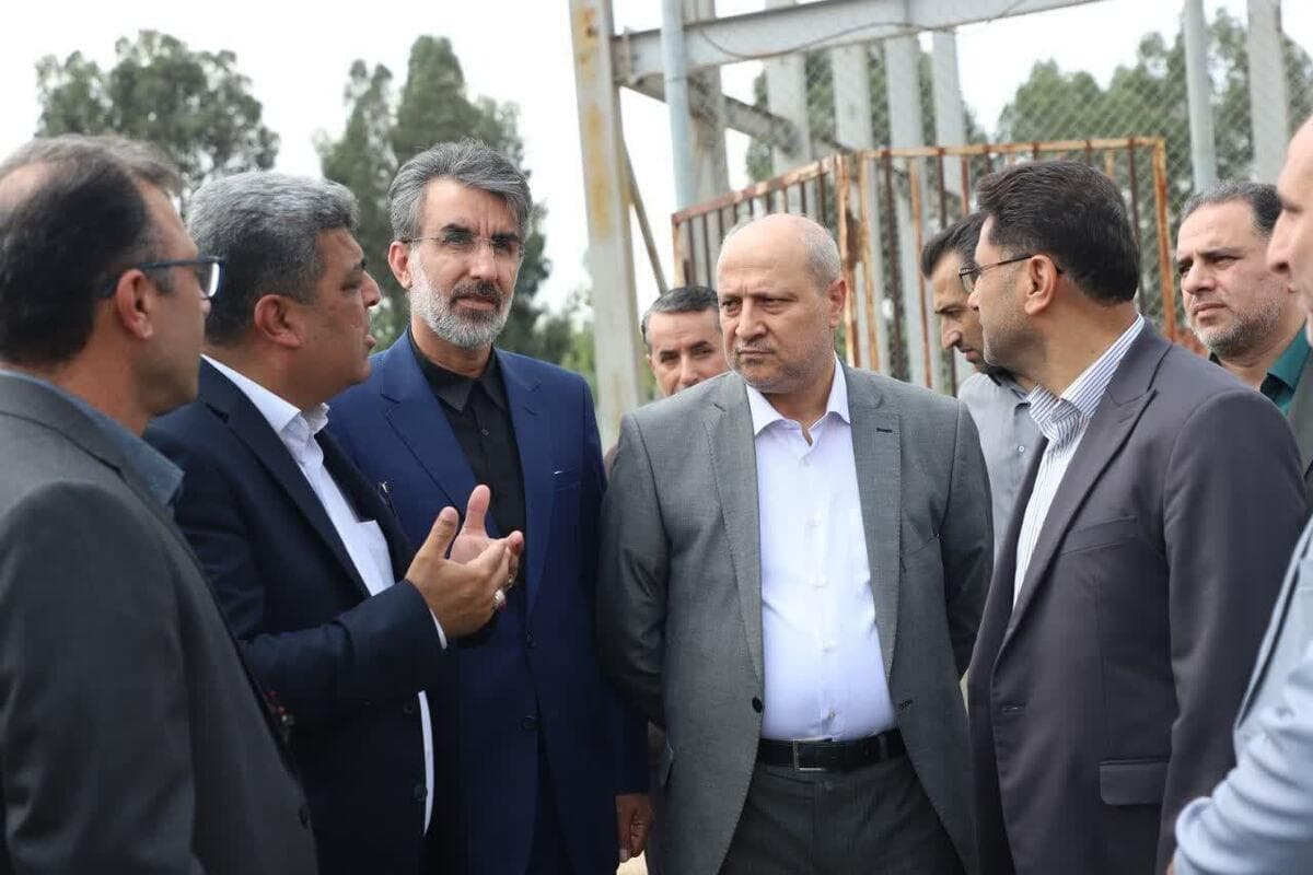 بازدید معاون وزارت ورزش و جوانان از زمین فوتبال چمن مصنوعی نکا