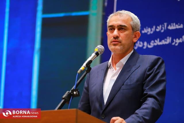 وزیر اقتصاد: "مناطق آزاد" شاهراه توسعه اقتصادی کشور هستند / واگذاری اختیارات مسوولان امور مالیاتی و بانک‌ها به سطوح استانی 