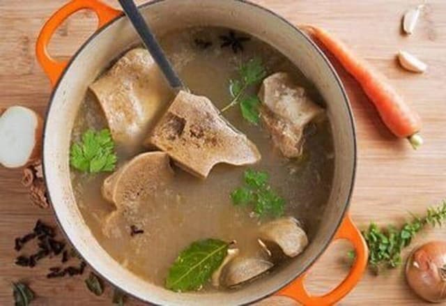 آب قلم و پای مرغ واقعا برای استخوان معجزه می کنند؟