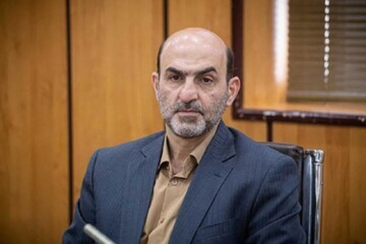 حق شناس: رفتار خارج از قانون عوامل پیمانکار رفع سد معبر شهرداری پیگیری حقوقی شود 