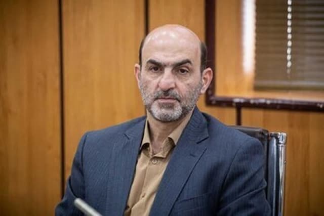 حق شناس: رفتار خارج از قانون عوامل پیمانکار رفع سد معبر شهرداری پیگیری حقوقی شود 