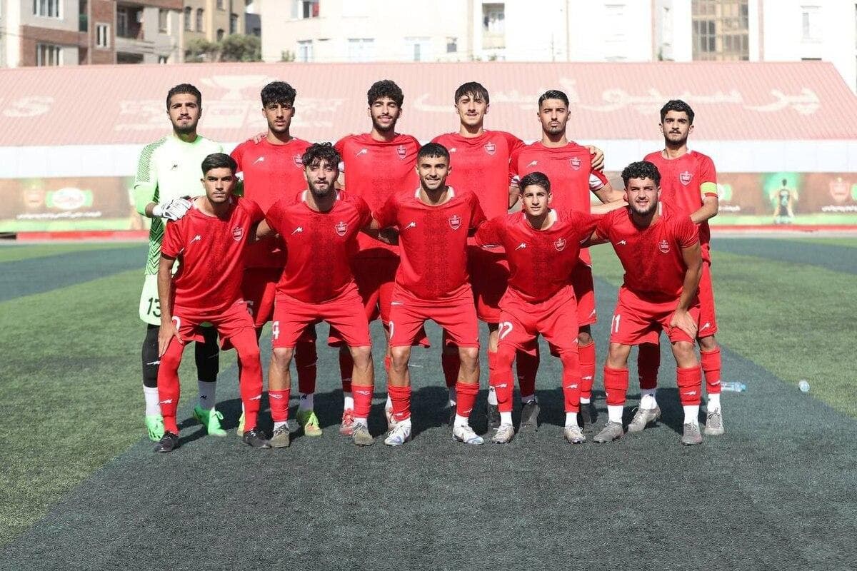 دو گل پرسپولیس در خانه پرپر شد/ پیروزی سرخ پوشان از دست قرمزها سُر خورد