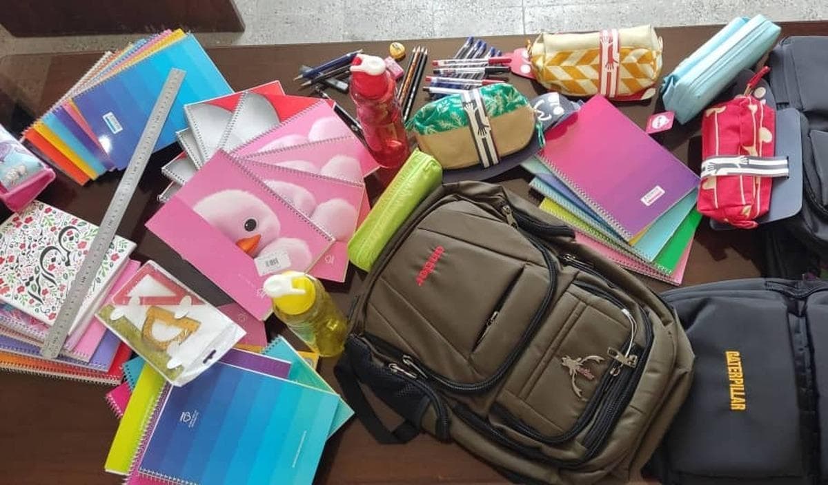 مشارکت حامیان نیکوکار برای تامین مایحتاج تحصیلی دانش آموزان نیازمند جزیره کیش