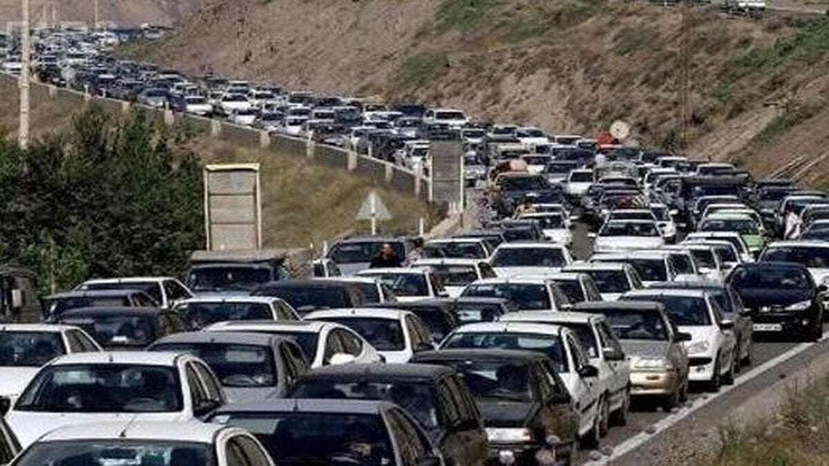 جاده چالوس از مرزن‌آباد به سمت تهران و کرج مسدود شد / ترافیک سنگین آزادراه تهران-شمال و کرج-چالوس