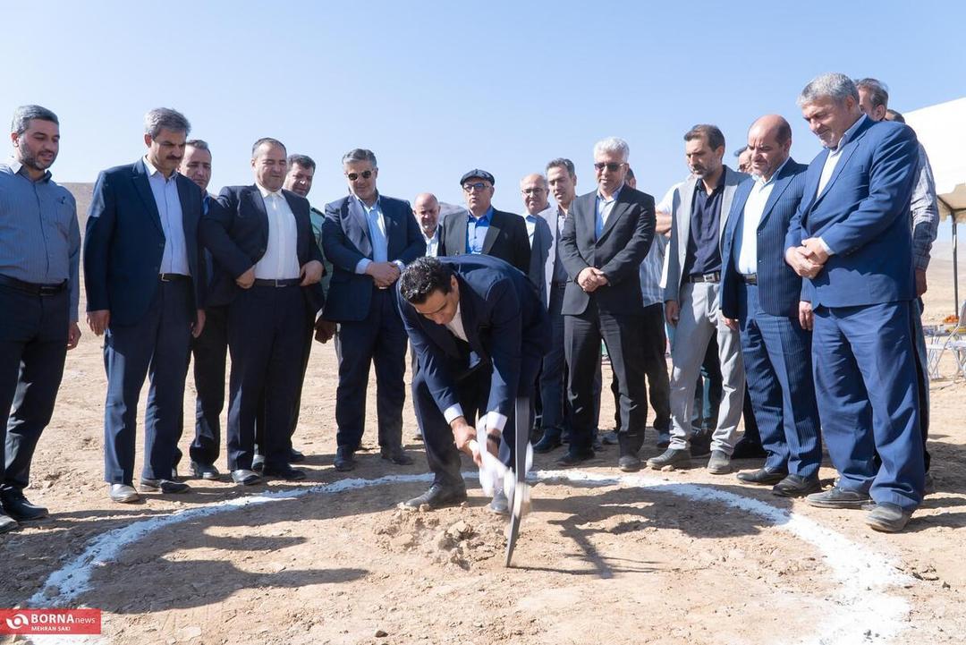 آیین کلنگ‌زنی پروژه نیروگاه خورشیدی خضرا