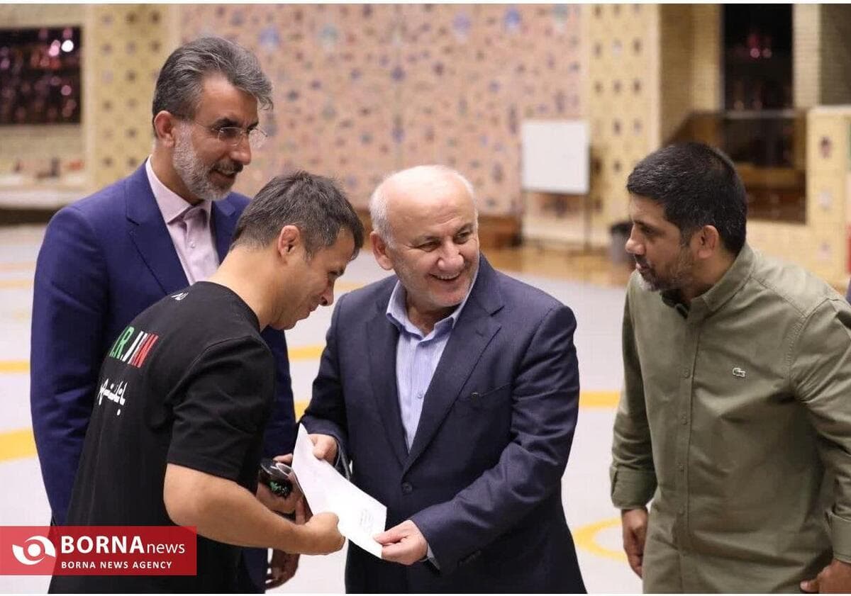تجلیل از قهرمانان مازندرانی کشتی؛ وعده اشتغال برای طلایی‌ها و افق ۱۰۰ هزار کشتی‌گیر در استان