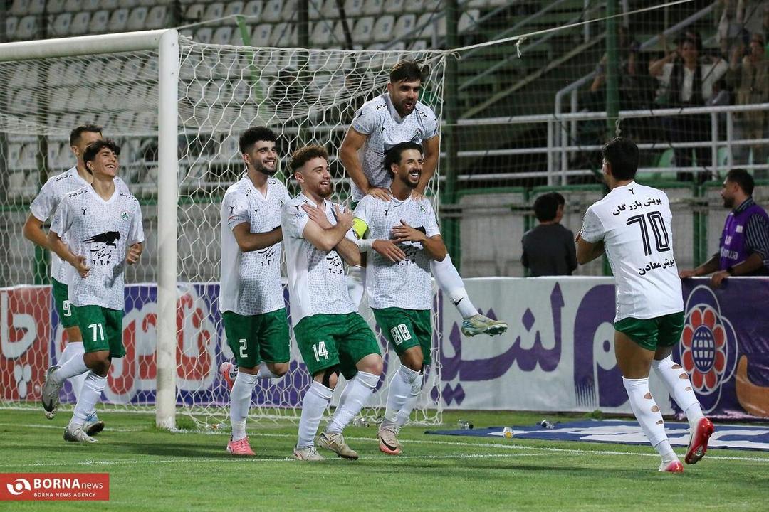 دیدار تیم های فوتبال ذوب آهن و مس رفسنجان