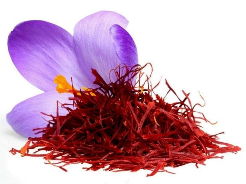 ۷۲ کیلوگرم زعفران نگین روی تابلو رفت