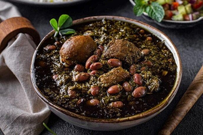 کالری قورمه سبزی چقدر است؟