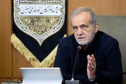 پزشکیان بر شناسنامه‌دار کردن کالاها به عنوان راه نجات اقتصاد از قاچاق و احتکار تاکید کرد
