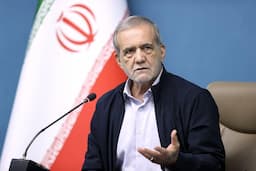 رئیس جمهور: پزشکان از قالب‌های محدود خارج و نجات‌بخش محله، جامعه و منطقه خود باشند