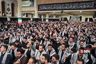 لحظاتی از مراسم سینه‌زنی هیئت‌های دانشجویی در حسینیه امام خمینی(ره) + فیلم