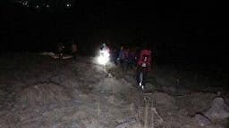 نجات دو کوهنورد گرفتار در صخره‌های روستای میر طالقان