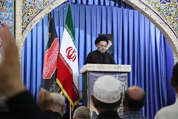 امام جمعه خرم آباد: از دخالت در عزل و نصب مسئولان فاصله بگیرید و با جدیت به حل مسائل مردم از جمله مشکل آب بپردازید