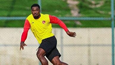 اوریه اجازه بازی برای پرسپولیس را ندارد/ سقف بودجه را دور زدند