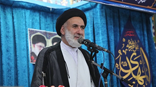 همسویی با دشمنان در نقد سیاسی پذیرفتنی نیست