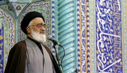 امام جمعه قم: شیفتگان آمریکا مراقب مکر صهیونیست‌ها و اسلام آمریکایی باشند