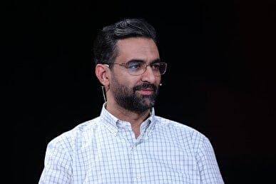 آذری جهرمی: گوشی الان من NOTHING PHONE است؛ قبلاً گوشی شاهین2 GLX داشتم + فیلم