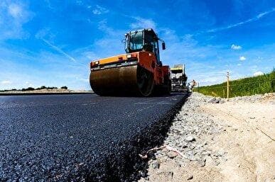پخش ۲۰۰ هزار تن آسفالت در راه‌های مواصلاتی زنجان