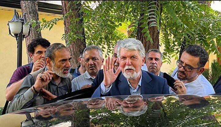 نشست خبری وزیر ارشاد؛ پرسش و پاسخی سرد در هوایی گرم و نامطبوع! / زنبیلمان را یادمان رفت بیاوریم