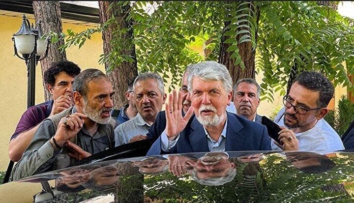 نشست خبری وزیر ارشاد؛ پرسش و پاسخی سرد در هوایی گرم و نامطبوع! / زنبیلمان را یادمان رفت بیاوریم