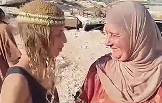 مقابله زنان فلسطینی در برابر شهرک‌نشینان صهیونیست