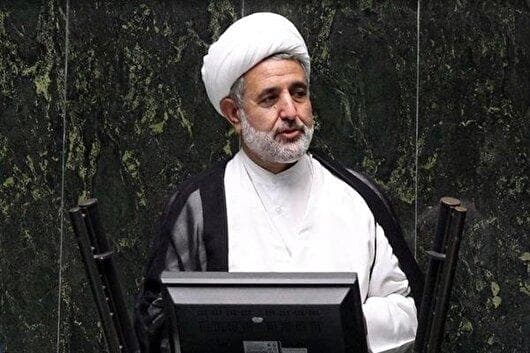 تعطیلی‌ها روزانه ۳۰ هزار میلیارد تومان خسارت می‌زند/دولت با برداشت بی رویه صندوق توسعه ملی را خالی می‌کند