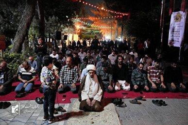 اقامه باشکوه نماز جماعت در جوار شهدا / تجلی ایمان و وحدت در گلزار مطهر شهدای بهشت زهرا(س)