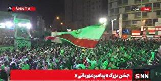 رقص پرچم جمهوری اسلامی ایران در جشن سالروز میلاد پیامبر اسلام (ص) ؛ میدان ولیعصر تهران + فیلم