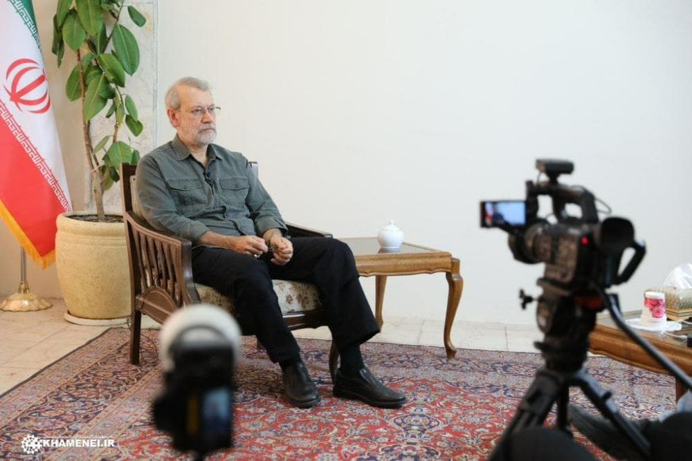گفتگو دبیر شورای امنیت ملی با رسانه خامنه ای دات فا
