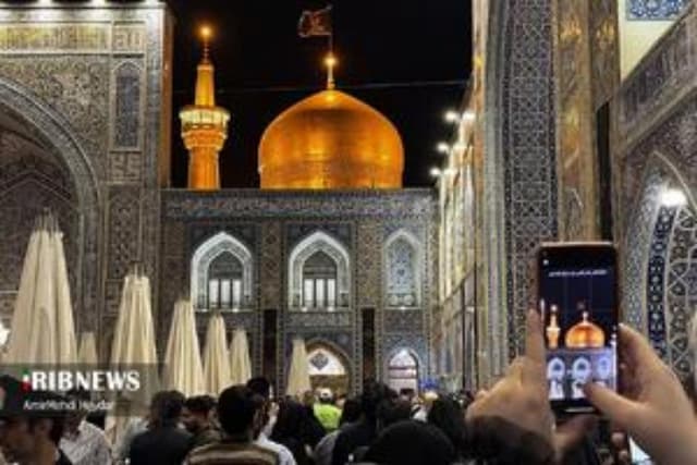 حال و هوای ملکوتی حرم مطهر امام رضا (ع) در شب شهادت امام حسن عسکری (ع)