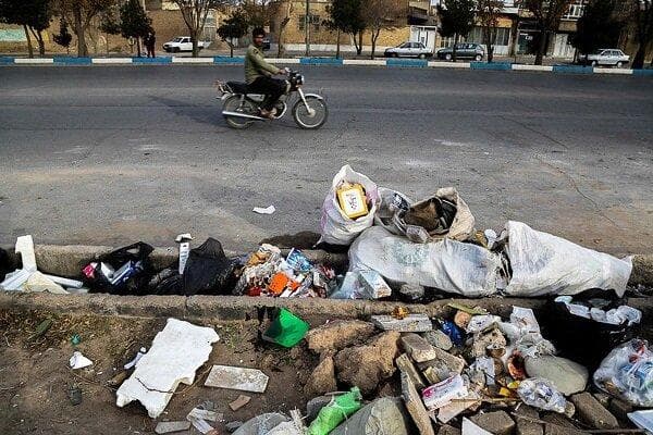 حذف سطل‌های زباله از تهران و زباله‌های رها در شهر / شهرداری به سمت فناوری‌های جدید حرکت کند