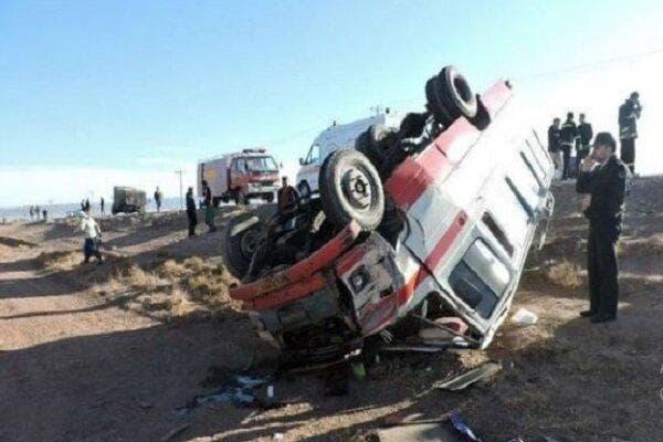 واژگونی مینی‌بوسی در پارس‌آباد با یک کشته و ۲۶ مصدوم