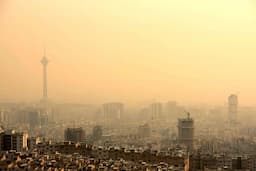 تداوم باد و گرد و خاک و رگبار در تهران