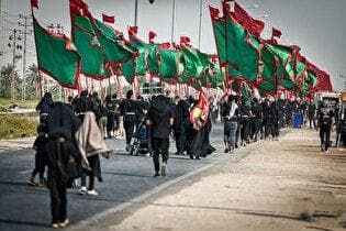 حرکت زائران اربعین حسینی به سمت کربلای معلی + فیلم
