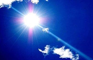 کدام ساعت‌ها تابش خورشید بی‌خطر است؟