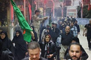 ببینید|صف‌های طولانی اتوبوس‌ها در جاده خانقین به مرز خسروی/انتقال شبانه‌روزی زائران به شهرهای زیارتی ادامه دارد