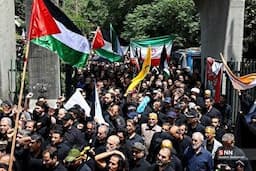 عزاداری اربعینی دانشجویان از دانشگاه تهران تا حسینیه امام خمینی