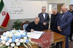 امضای دفتر یادبود شهدای هسته‌ای؛ راه دانشمندان شهید ادامه دارد