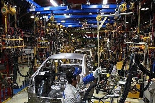 قیمت خودرو‌های داخلی چند بار گران شد؟ / این سیاست نخ نما دیگر جواب نمی‌دهد