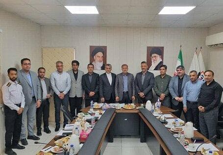 نشست «احمد مرادی» با مدیران خدمات شهری شهرداری بندرعباس/بررسی مشکلات بخش احمدی با حضور نماینده هرمزگان