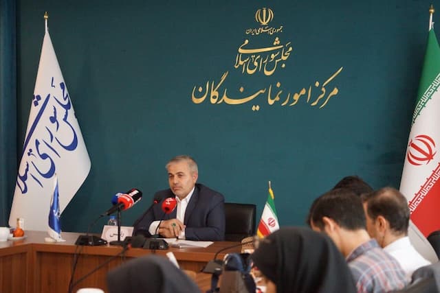۴۸ نفر از مدیران سطح بالای دولت از نمایندگان ادوار هستند/نمایندگان ادوار پشتوانه‌ای برای حل مشکلات کشور 