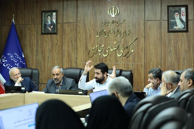 نشست مشترک مجمع نمایندگان استان تهران با رییس و معاونان مرکزملی فضای مجازی
