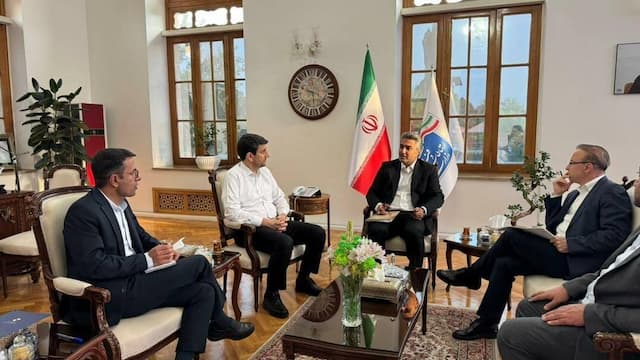 موافقت وزیر ارتباطات با رفع مشکل آنتن دهی روستاها و مناطق مرزی شهرستان ارومیه