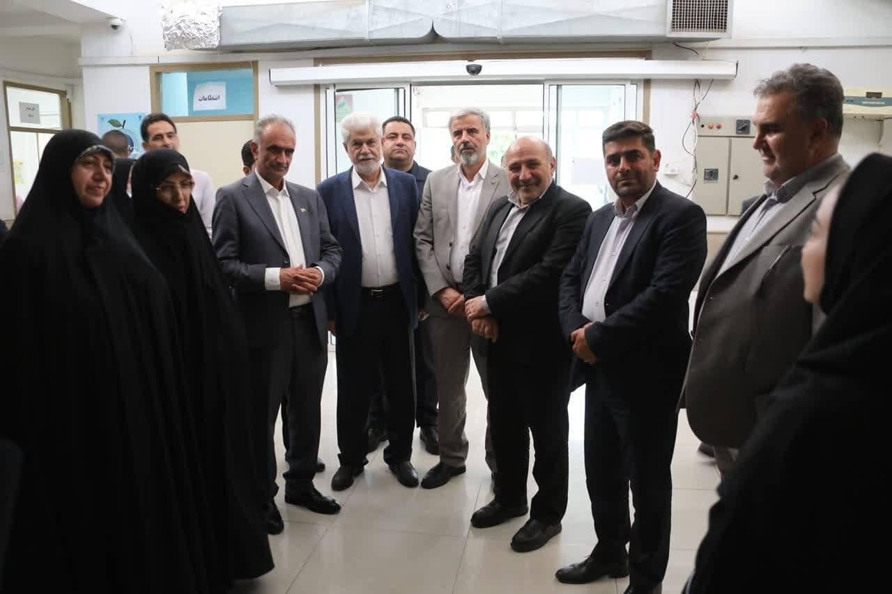 بازدید اعضای کمیسیون بهداشت مجلس از مرکز خدمات جامع سلامت بازرگان و بررسی چالش‌های درمانی آن