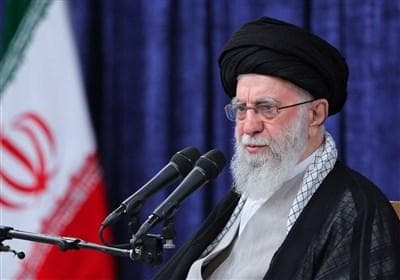 رهبر انقلاب: باید از خدمتگزاران کشور بویژه رئیس جمهور پرکار و پرتلاش حمایت شود
